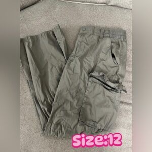 Stylish High Rise Cargo Jeans in Olive